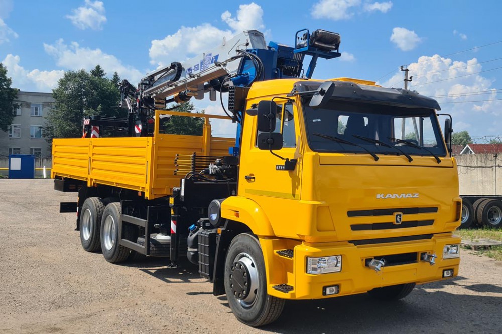 Бортовой автомобиль с установкой КМА-150-1, буром и люлькой