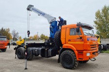 Седельный тягач с установкой КМА-150-4